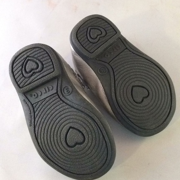 CIRCO Metallic Gold Baby Shoes size 3 Corcoran - Picture 2 of 8